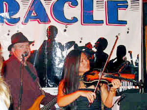 Nikki-Charlie.jpg (126406 bytes)