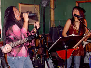 Nikki-veronne.jpg (135481 bytes)