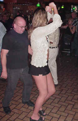 Perrys_dancers_9.jpg (152974 bytes)