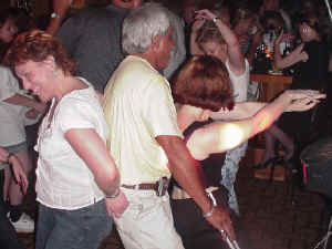 dancers_5.jpg (113318 bytes)