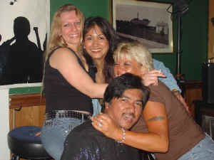 Friends-Perrys-06.jpg (104571 bytes)