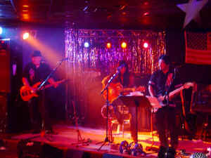 Whispers-party-10.jpg (135428 bytes)